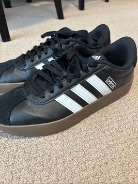 Adidas Women’s Court VL 3.0 Size 8